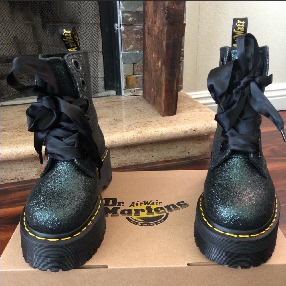 **NEW**Dr.Martens Molly Glitter Platform Boot